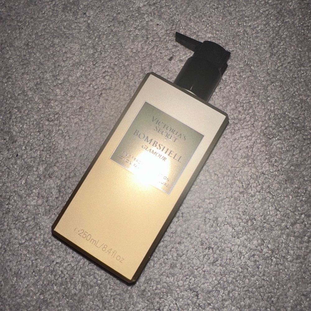 NWT Victoria’s Secret bombshell glamour holiday lotion